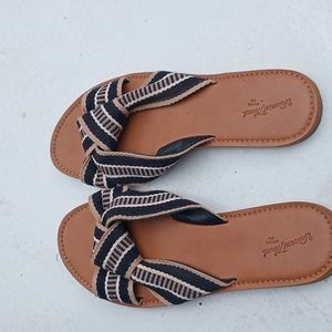 🔴 Sold- Universal threads sandals